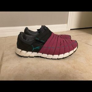 COPY - Womens Puma no tie Velcro sneaker sz 8 pink black , EUC